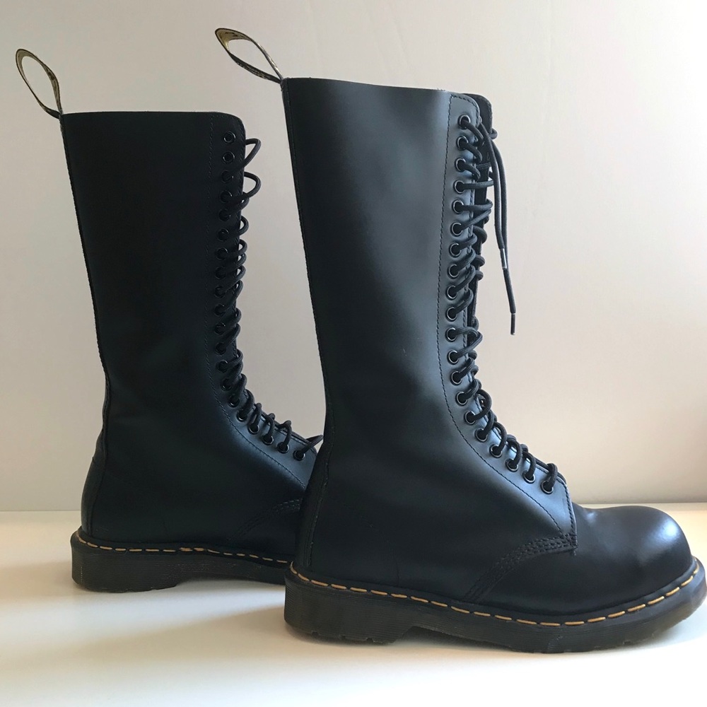 Dr Martens AirWair 1942 20 eye tall black boots, Men sz 9 / Doc Martens Air Wair